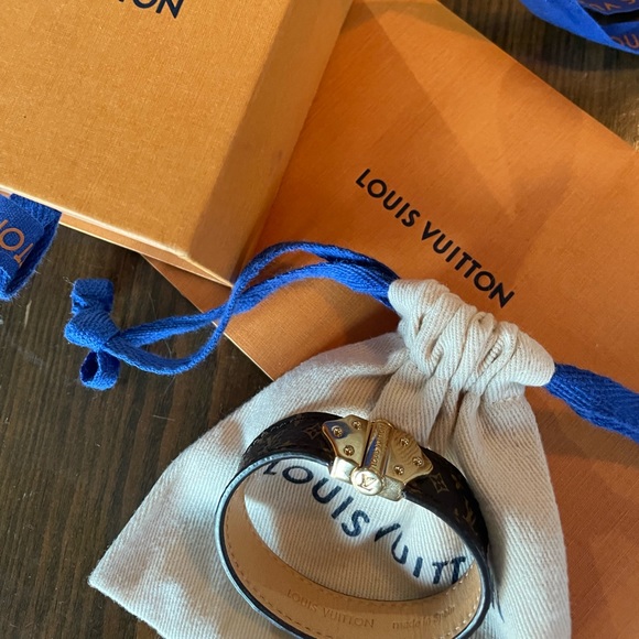 LOUIS VUITTON NANO MONOGRAM BRACELET - Picture 10 of 16